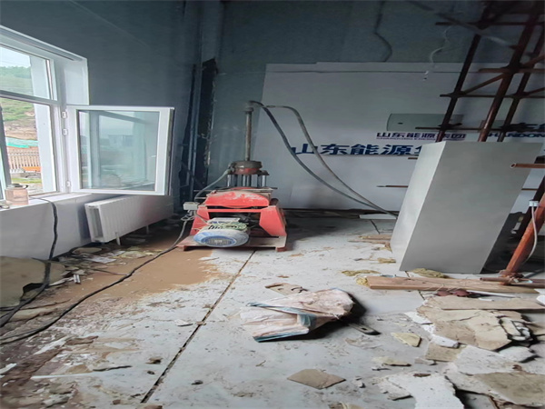 龙门镇地基基础下沉墙体裂缝加固注浆顶升施工